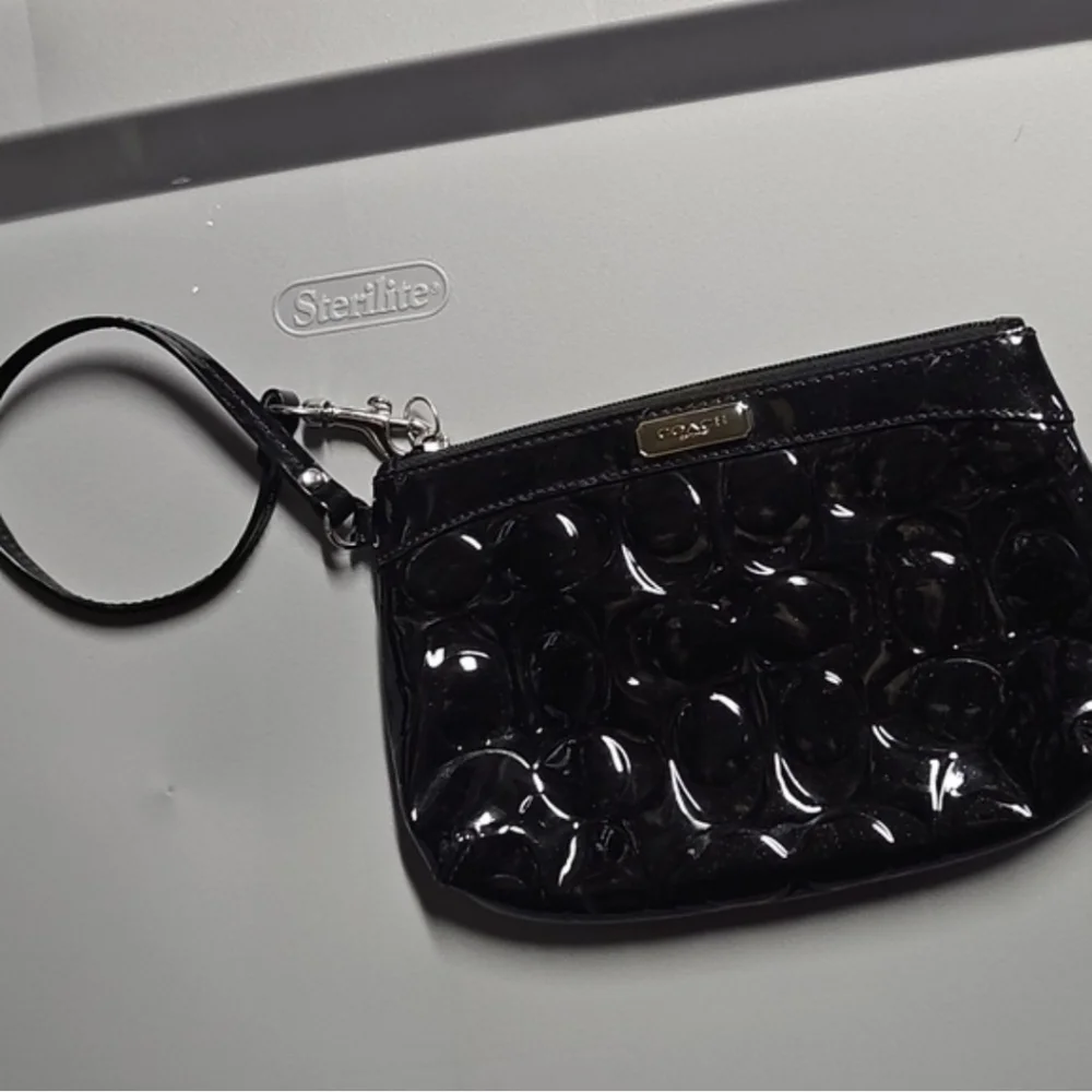 🖤 Coach Black Patent Leather Wristlet Clutch 🖤